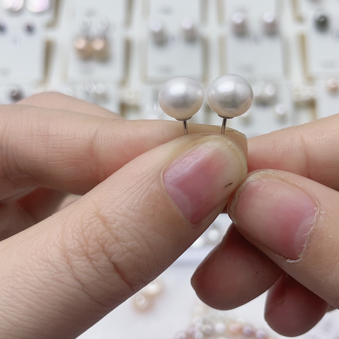 至***言银S925镶嵌淡水珍珠耳饰