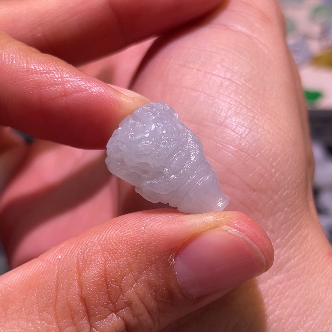 翡翠未镶嵌颈饰三通