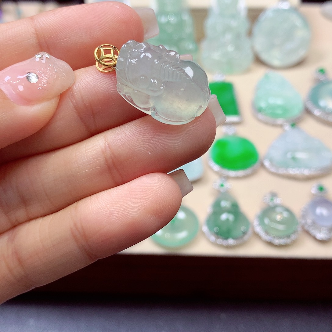 翡翠颈饰18K金镶嵌翡翠