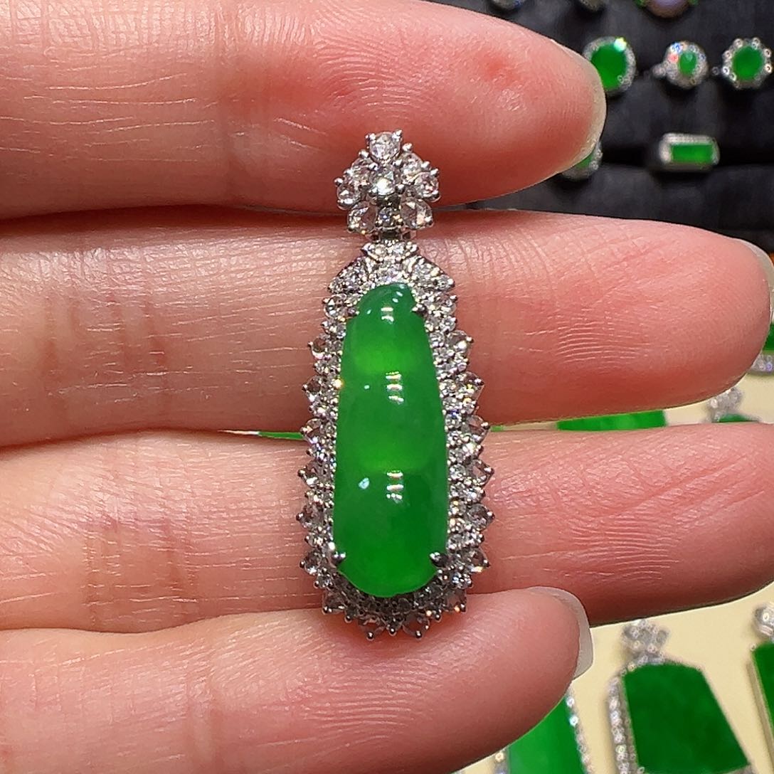 翡翠颈饰18K金镶嵌吊坠