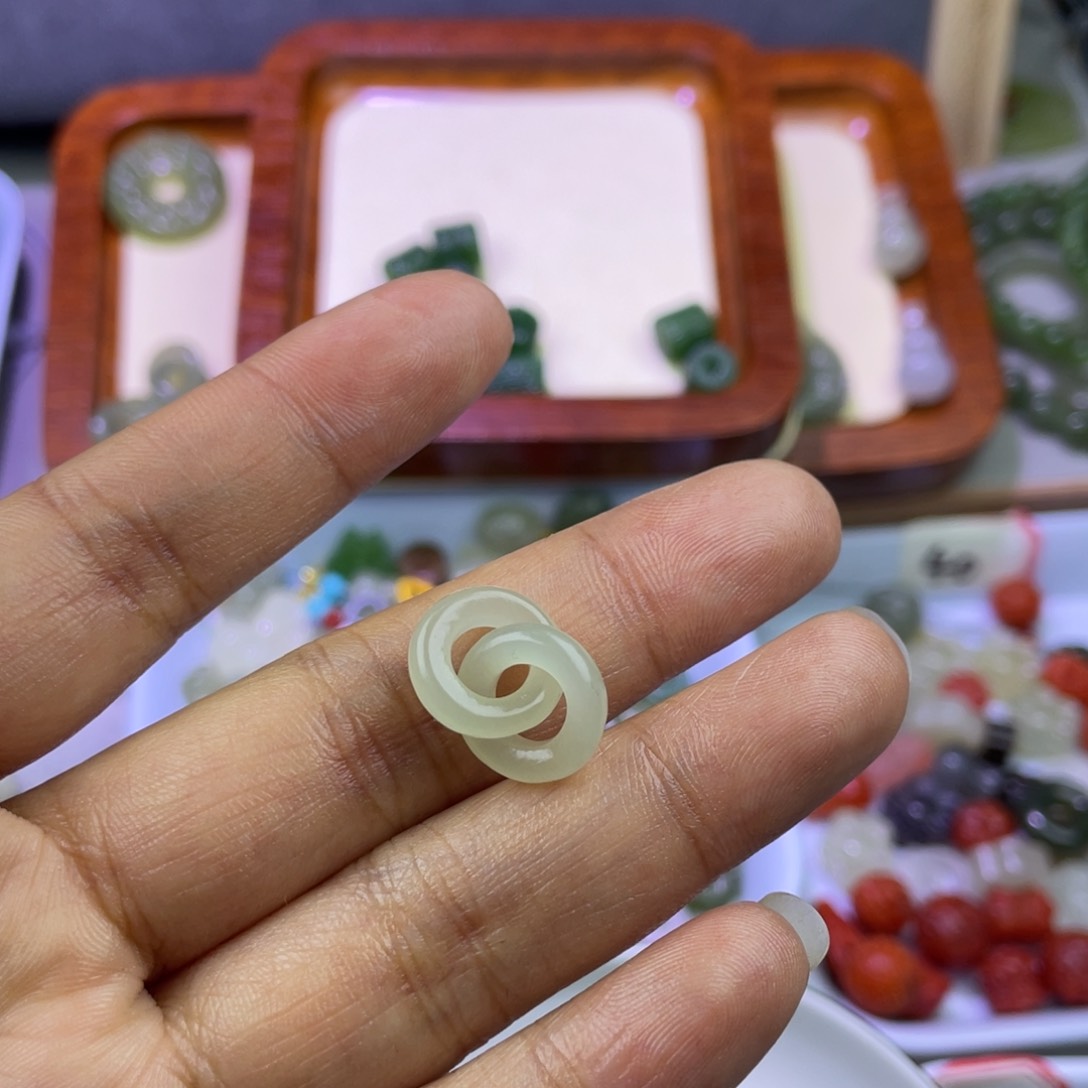 和田玉环环相扣未镶嵌