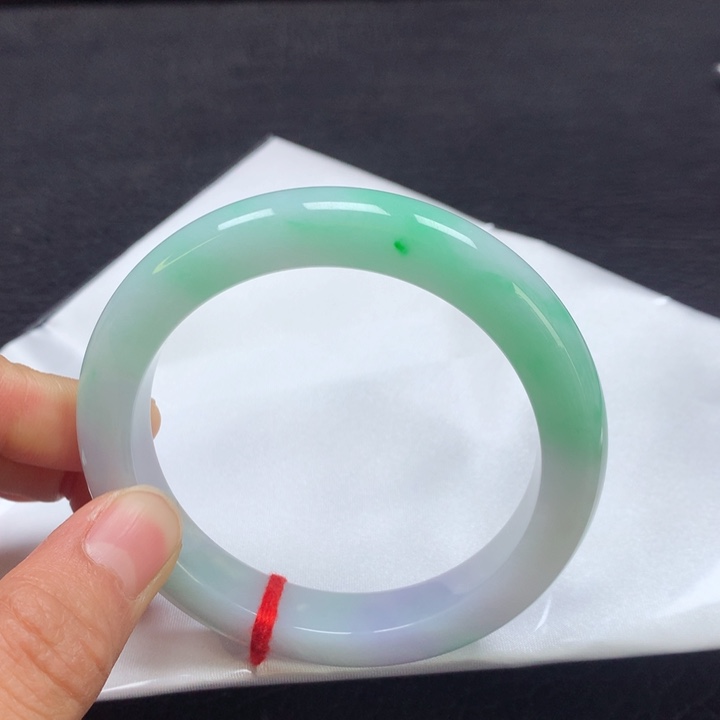 翡翠手镯未镶嵌59圈