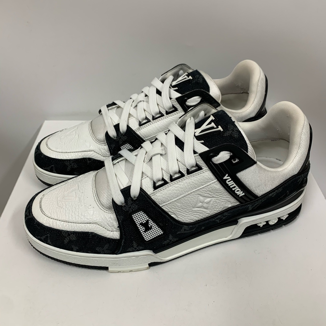 95新  【Lv】路易威登Trainer 黑白牛仔 10码原盒 X11835736