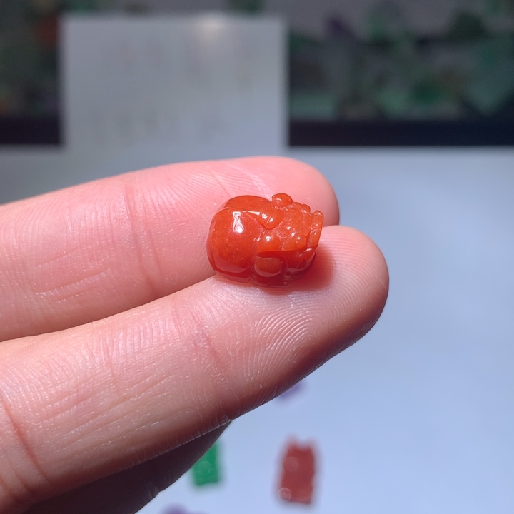 .***…翡翠未镶嵌颈饰挂件