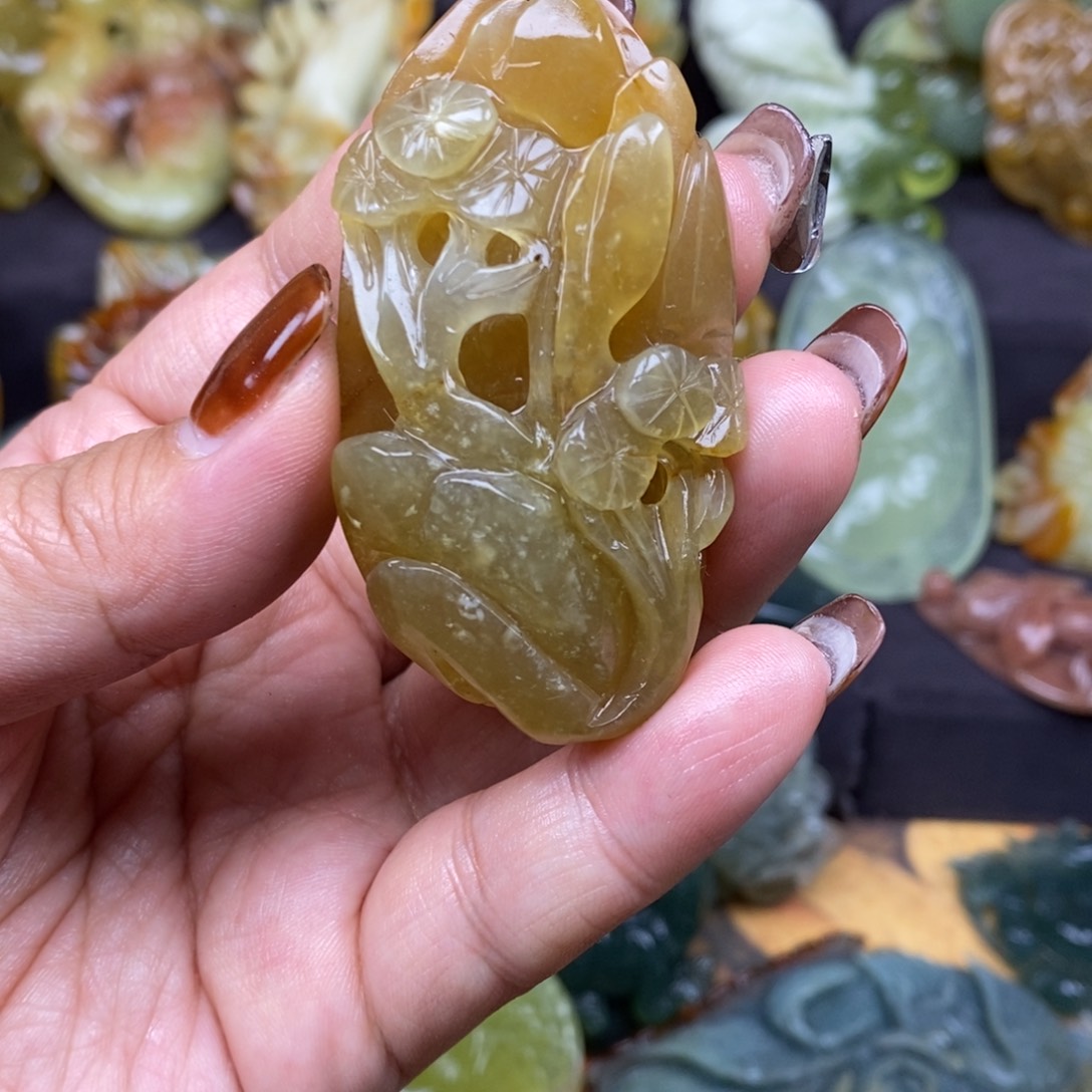 蛇纹石玉颈饰未镶嵌