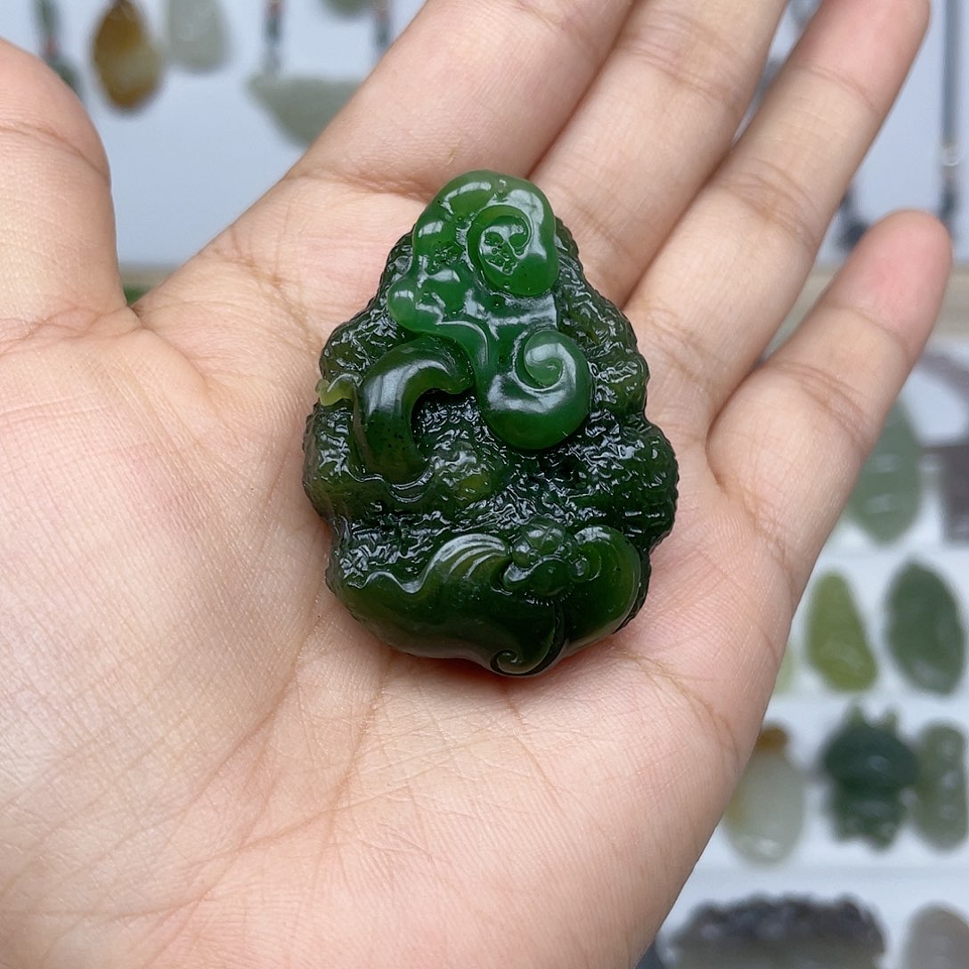 小***米和田玉（碧玉）未镶嵌颈饰