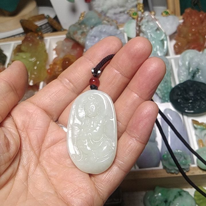 翡翠吊坠(赠链)未镶嵌