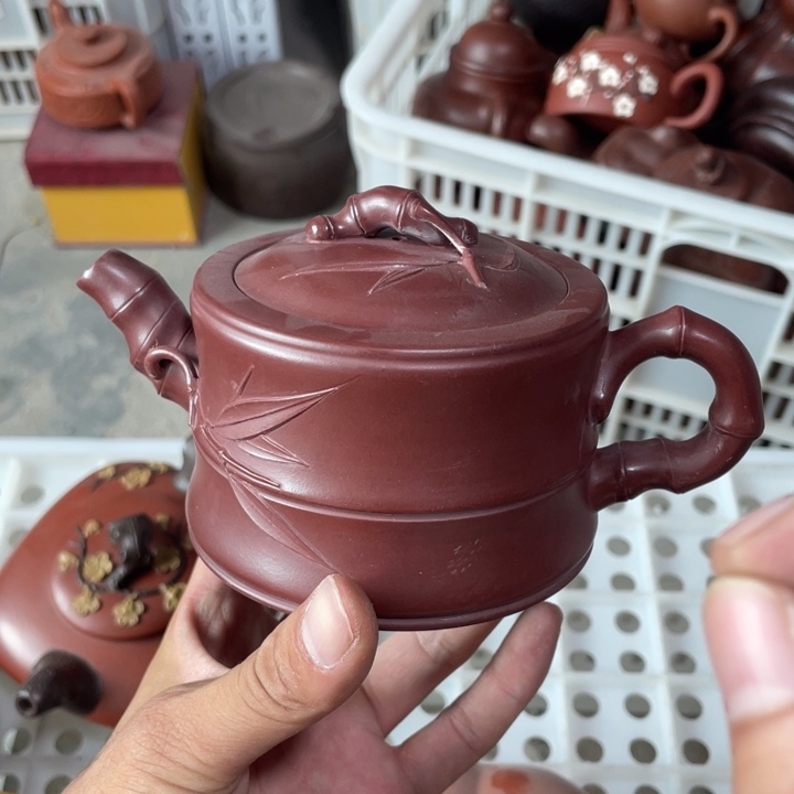 茶壶紫砂老厂紫砂壶一件。