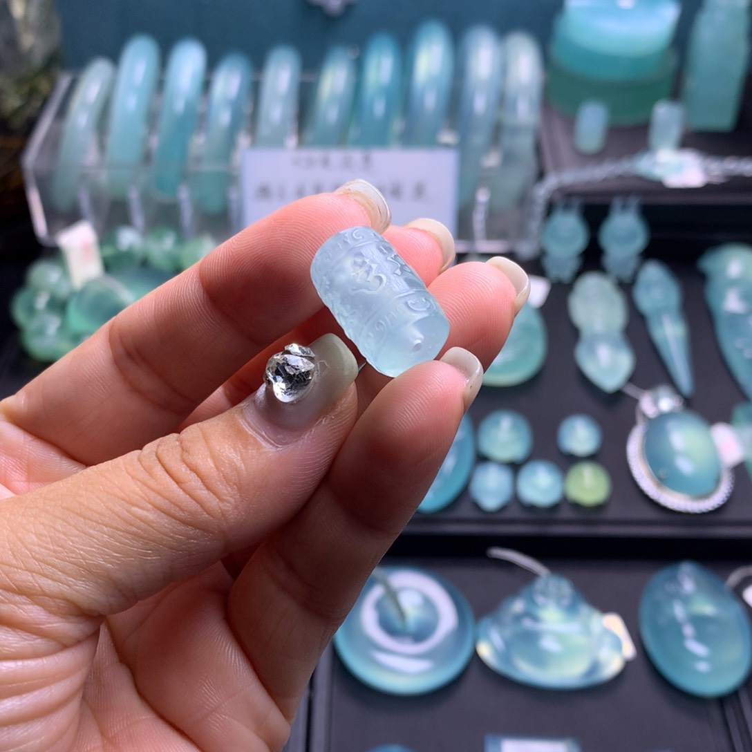 蛇纹石玉未镶嵌吊坠