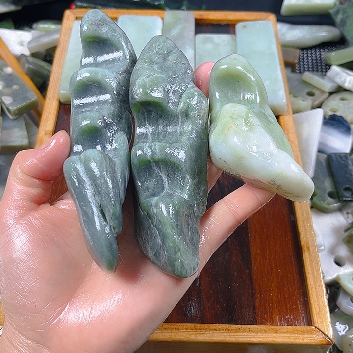 小***）和田玉（糖玉）未镶嵌颈饰