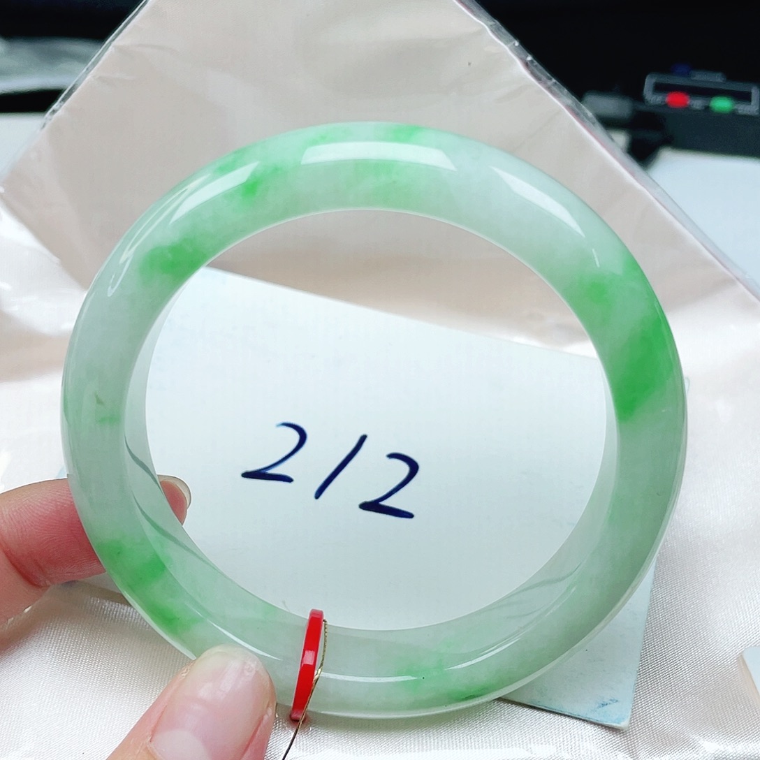 若***素翡翠未镶嵌手镯正圈57