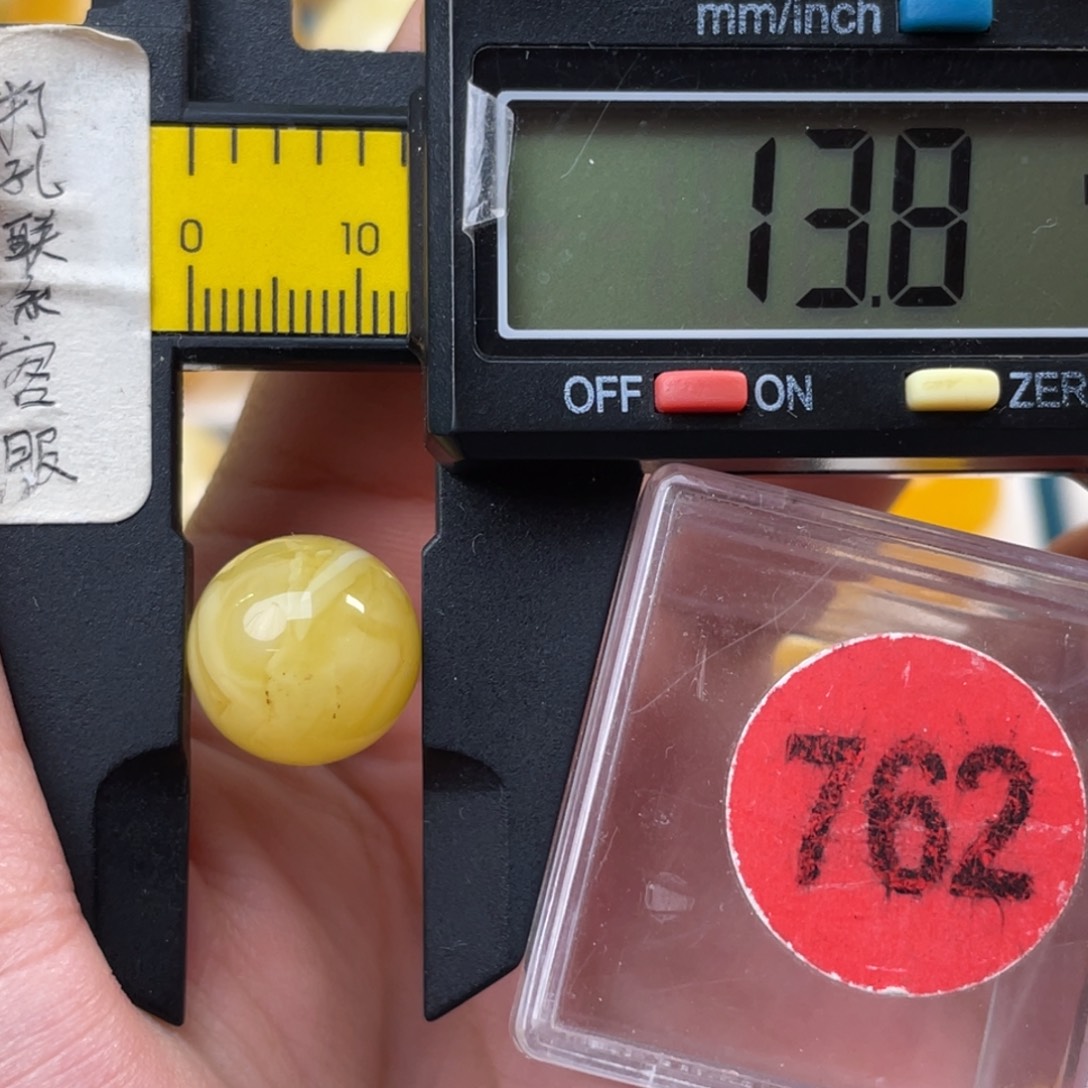 蜜蜡未镶嵌珠宝奇石瑕疵