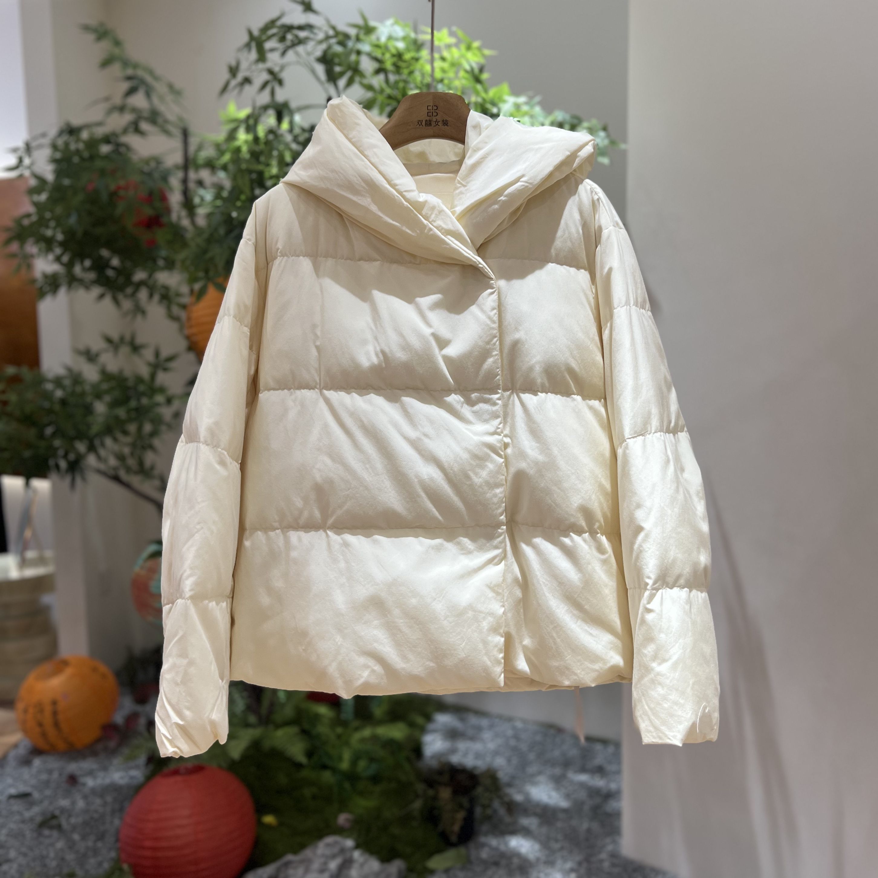 【囍】秋冬款含桑蚕丝面料大翻领连帽短款鹅绒服