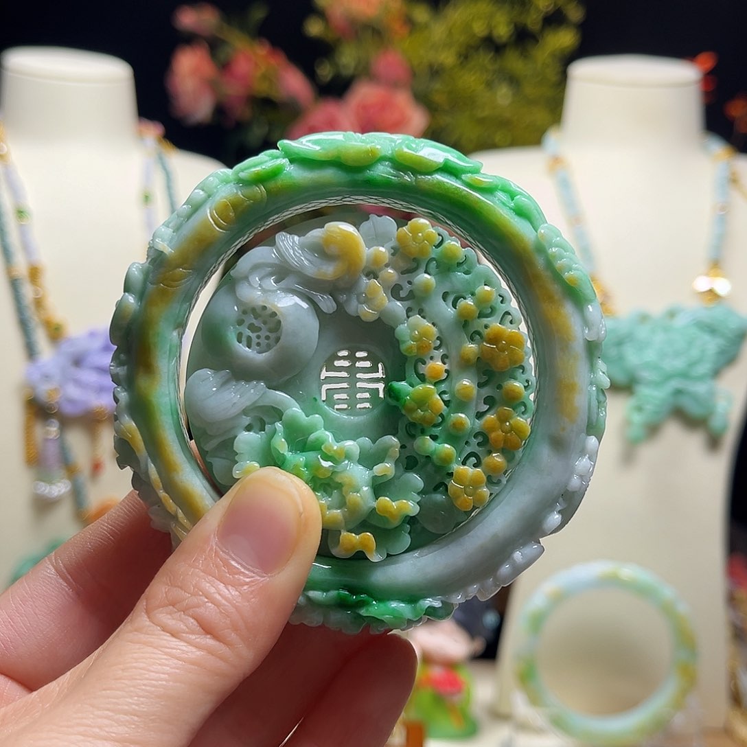 翡翠颈饰未镶嵌天然翡翠手镯套装