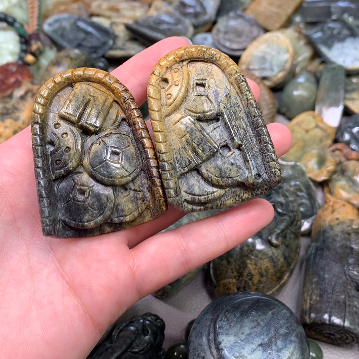 岫岩河磨玉（透闪石质玉）挂件未镶嵌溪*