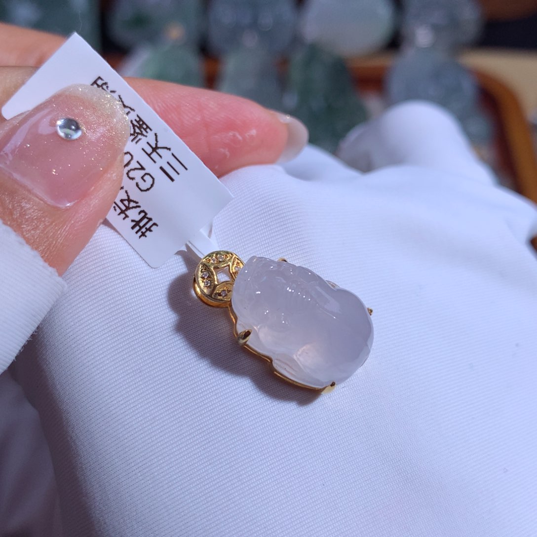 翡翠颈饰18K金镶嵌貔貅