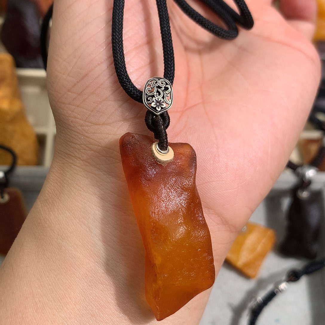 蜜蜡裸石未镶嵌在