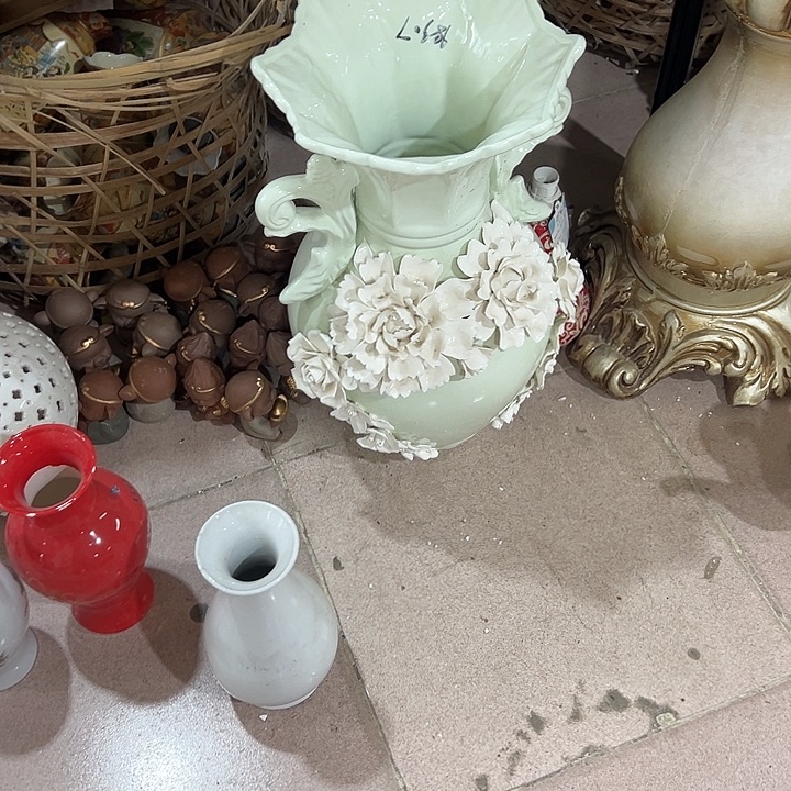 ****尽瓷片瑕。。。。。。，。。。。。。。