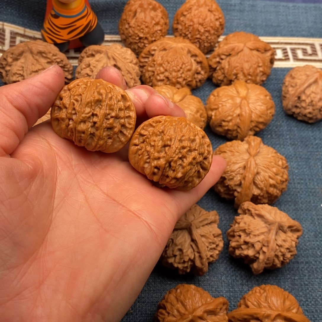 文玩核桃把件太****告36红豆