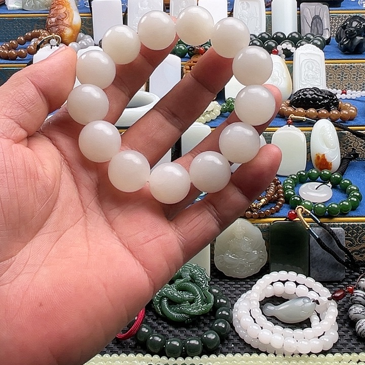 姜***山和田玉（白玉）未镶嵌颈饰