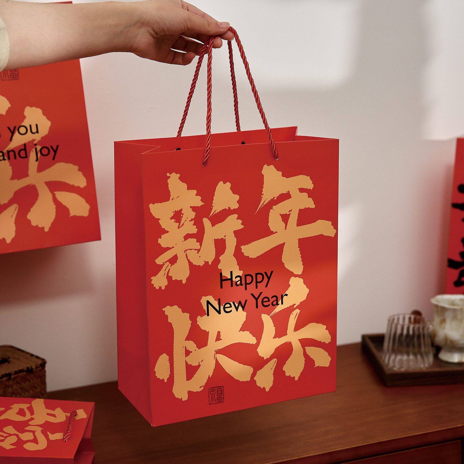 国潮新中式蛇年喜庆新年礼品袋国风书法祝福伴手礼物袋手提袋纸袋