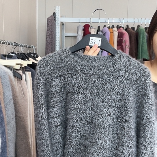 深灰色，，小码132圆领上衣