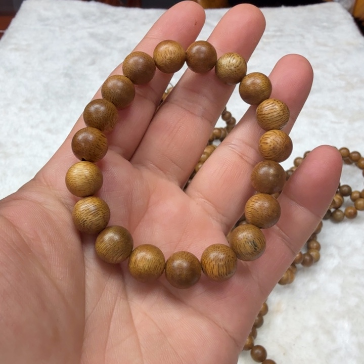 沉香碎屑沉香海南黄油格1.0大➕碎屑多样性发一