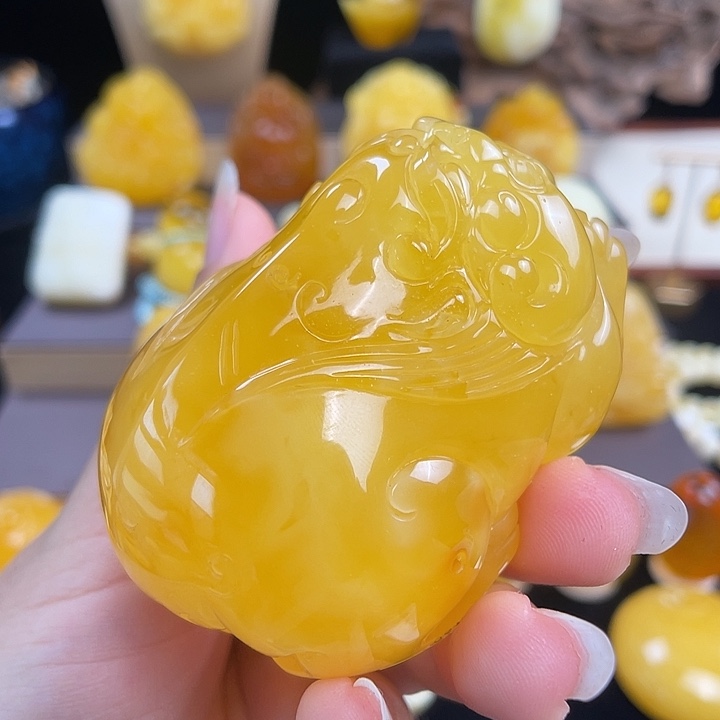 未镶嵌琥珀珠宝奇石