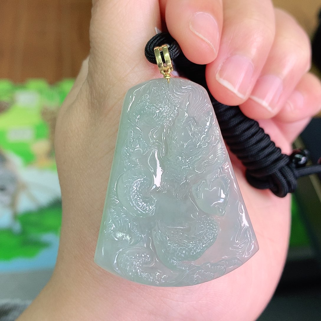 翡翠颈饰18K金镶嵌冰胶晴龙牌