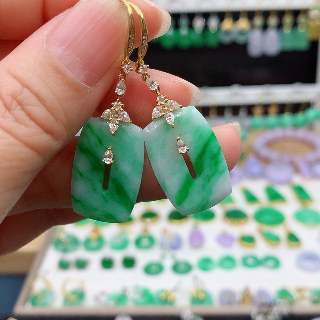 翡翠耳饰18K金镶嵌的