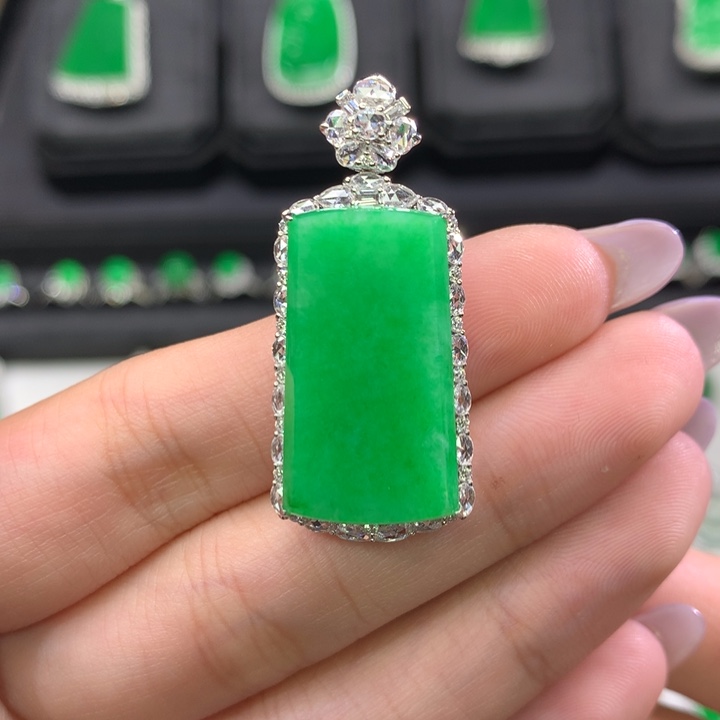 翡翠吊坠(不含链)18K金镶嵌力推