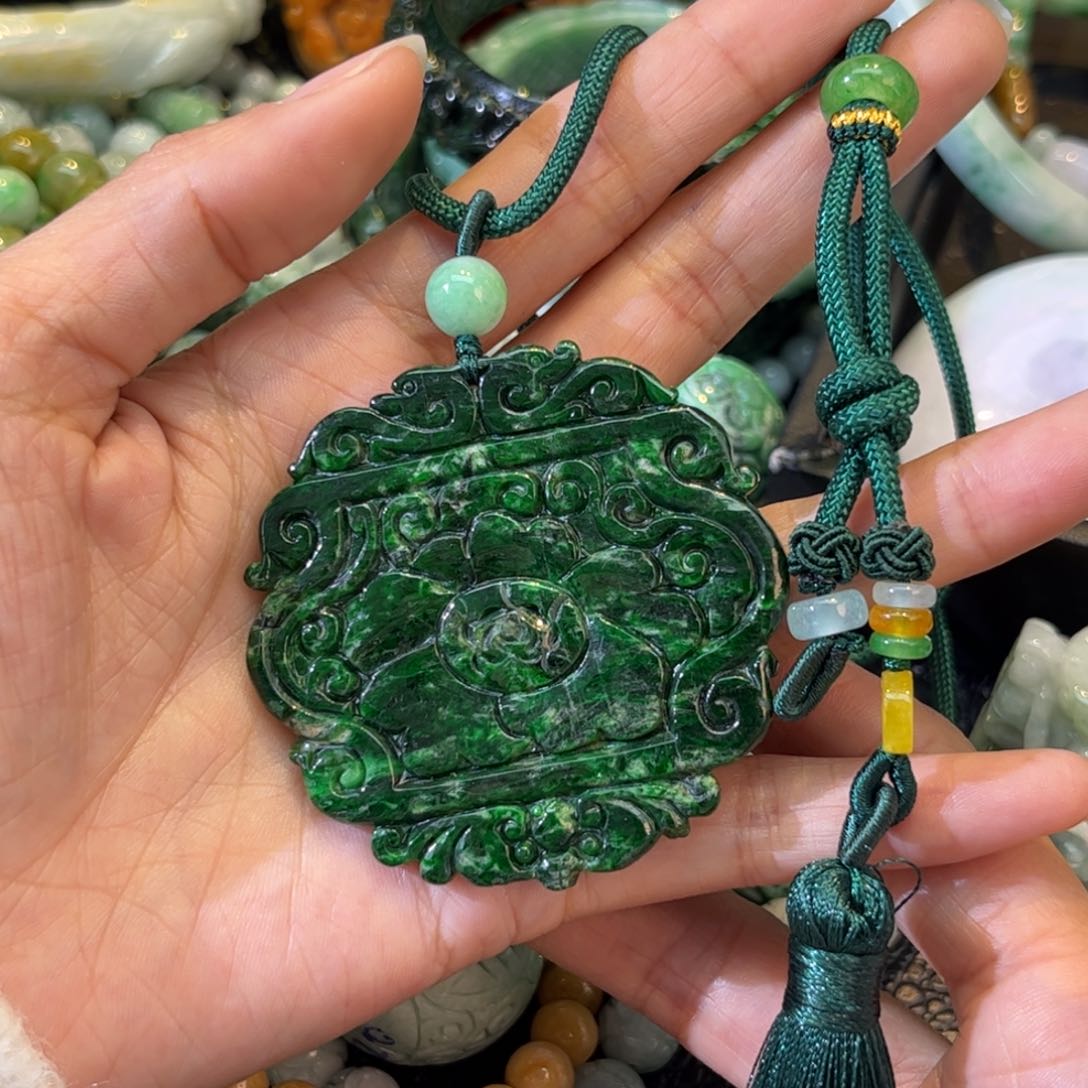 翡翠颈饰未镶嵌待编款