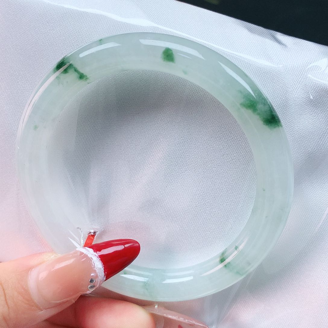 翡翠手镯未镶嵌54圈