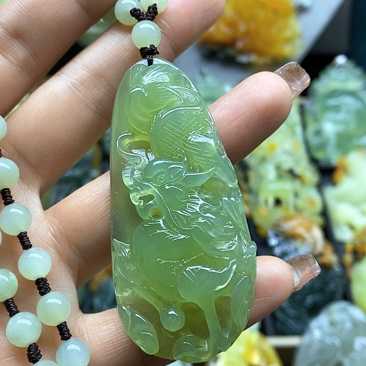 蛇纹石玉挂件未镶嵌