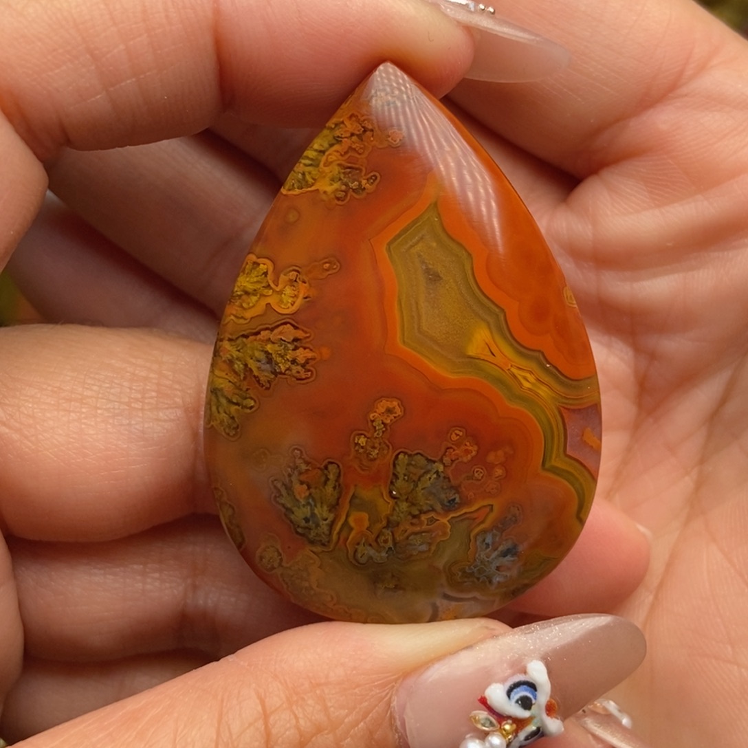 玛瑙/玉髓颈饰未镶嵌战国红