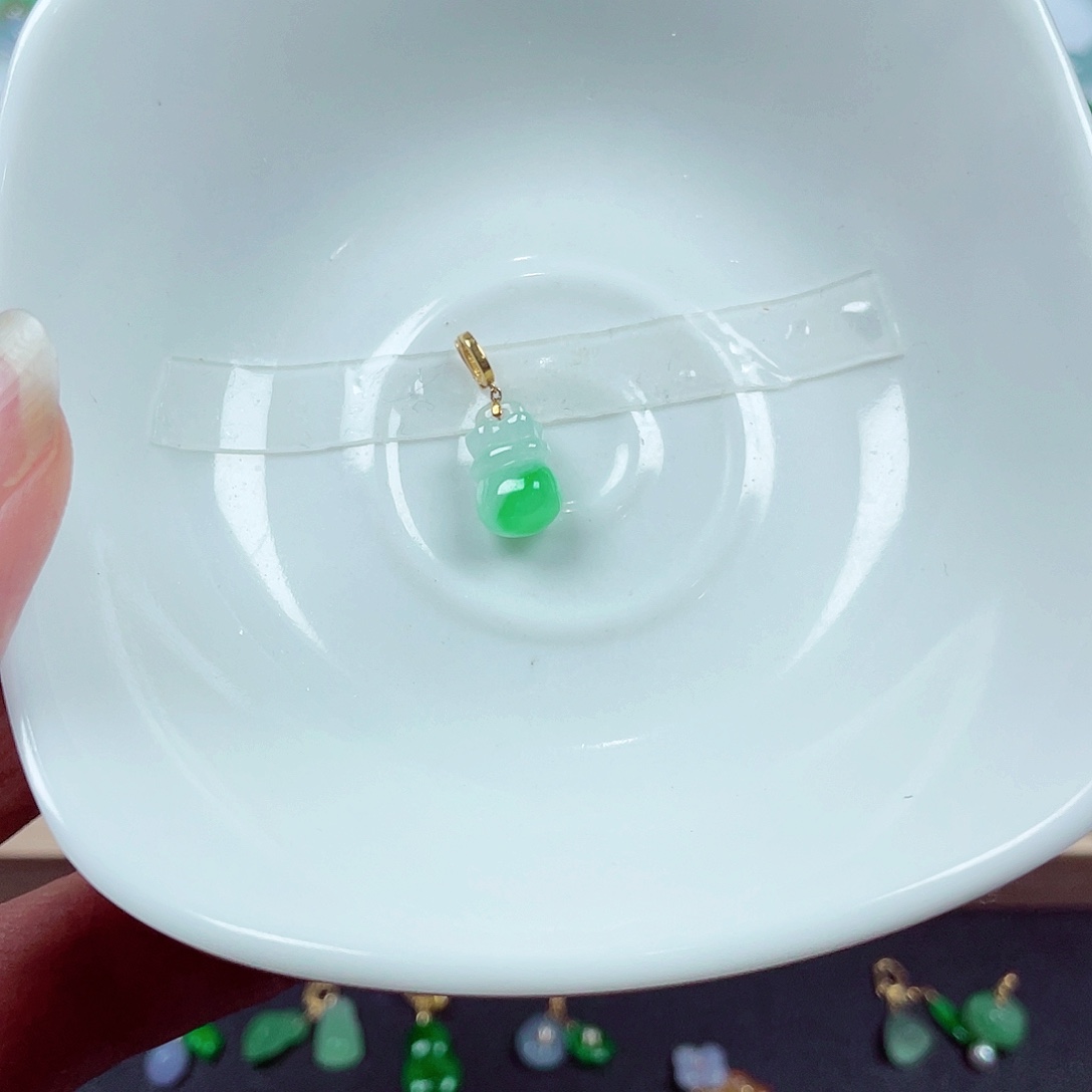 ༺***雪翡翠18K金镶嵌手链天然缅甸翡翠A货卡12