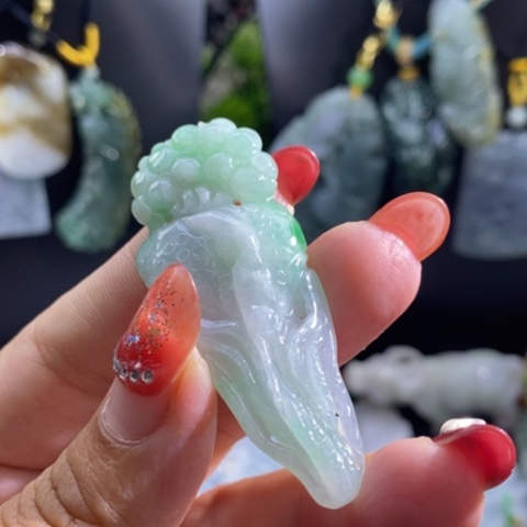 【闪购商品】颈饰未镶嵌翡翠人参