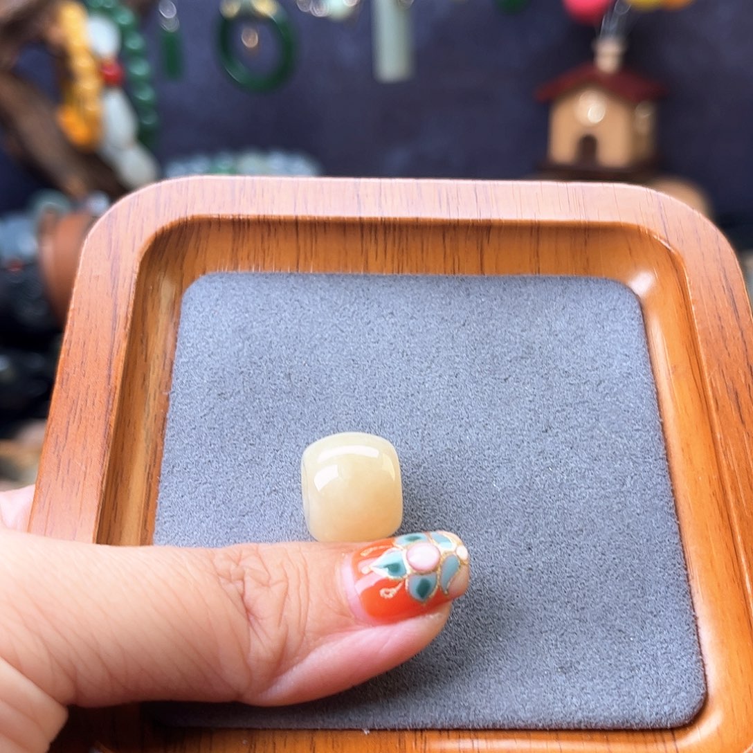 颈饰未镶嵌和田玉?*静