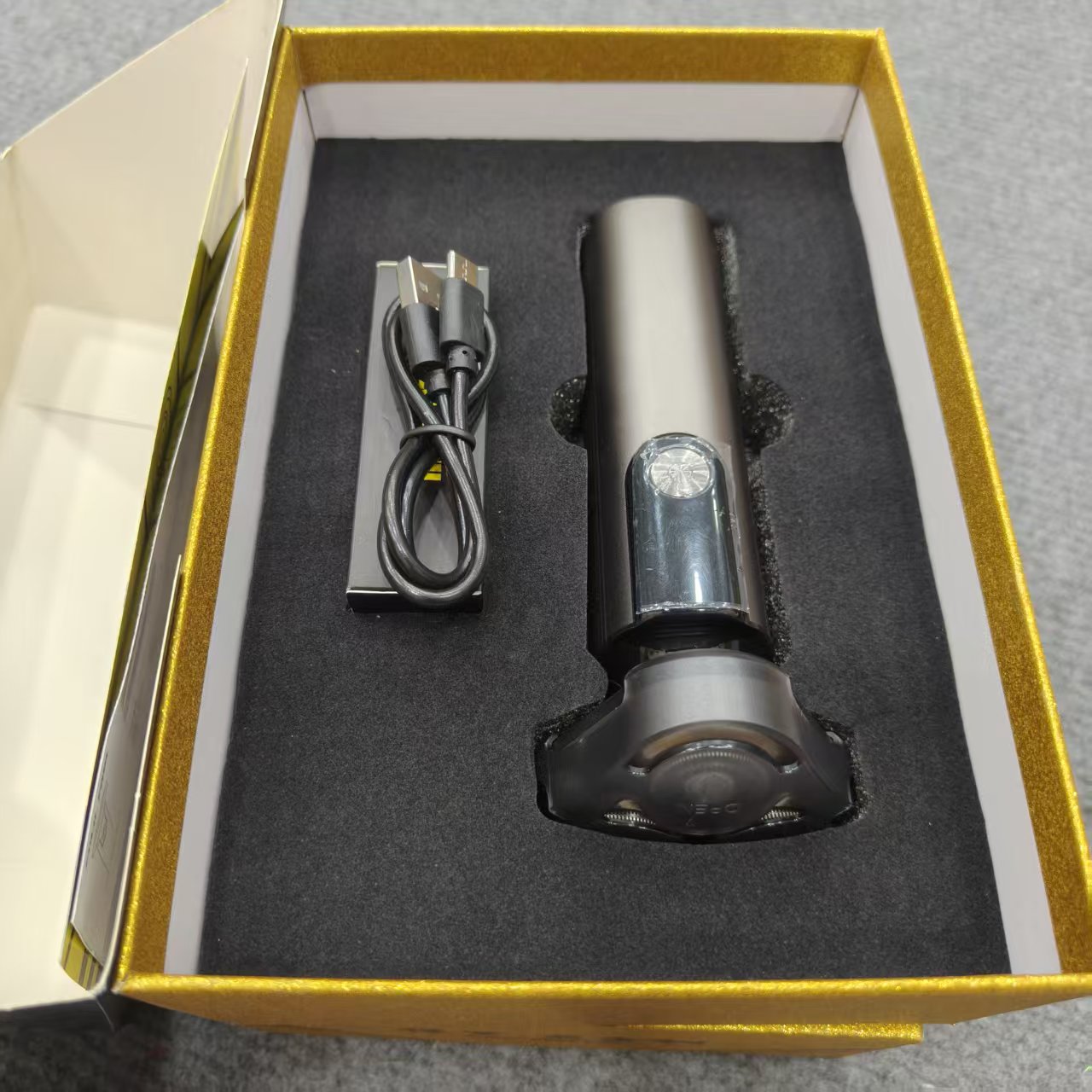 剃须   黑金/礼盒装  小玩具