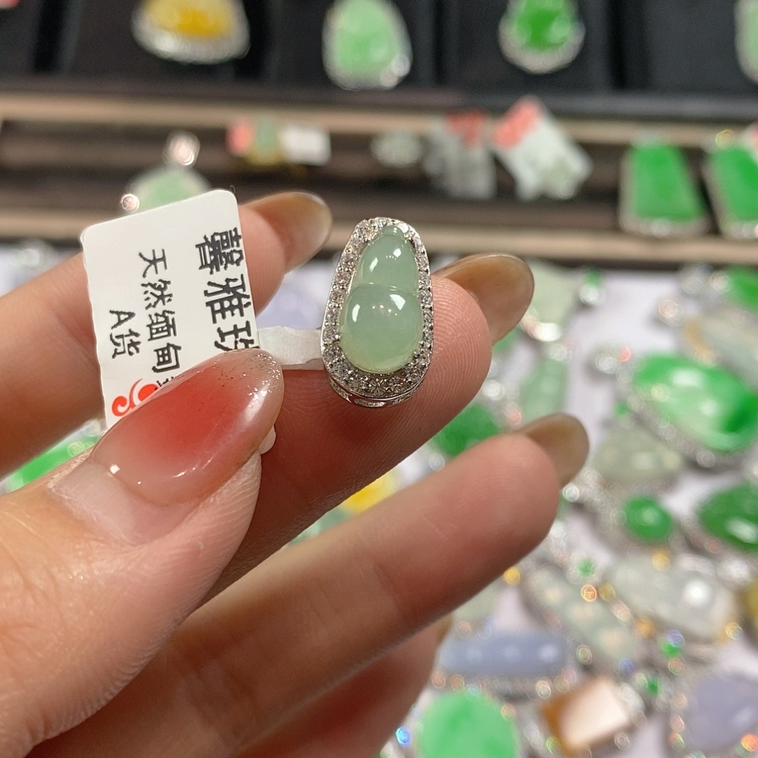 翡翠颈饰银S925镶嵌天然翡翠