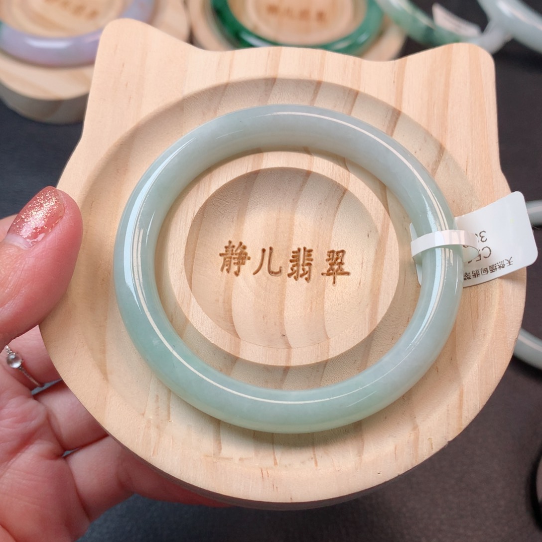 翡翠手镯未镶嵌51圈口