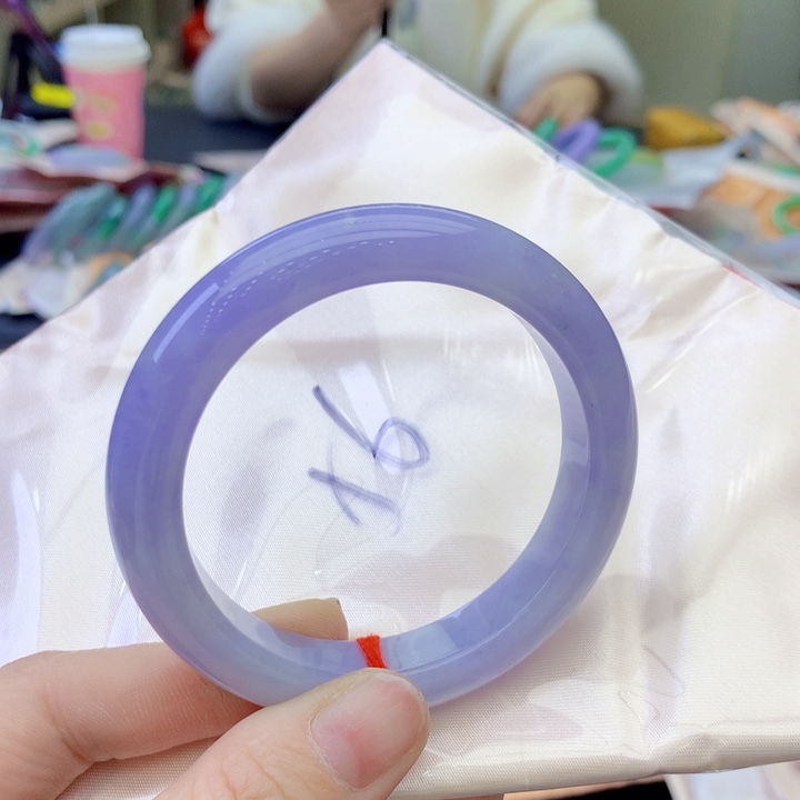 翡翠手镯未镶嵌翡翠手镯