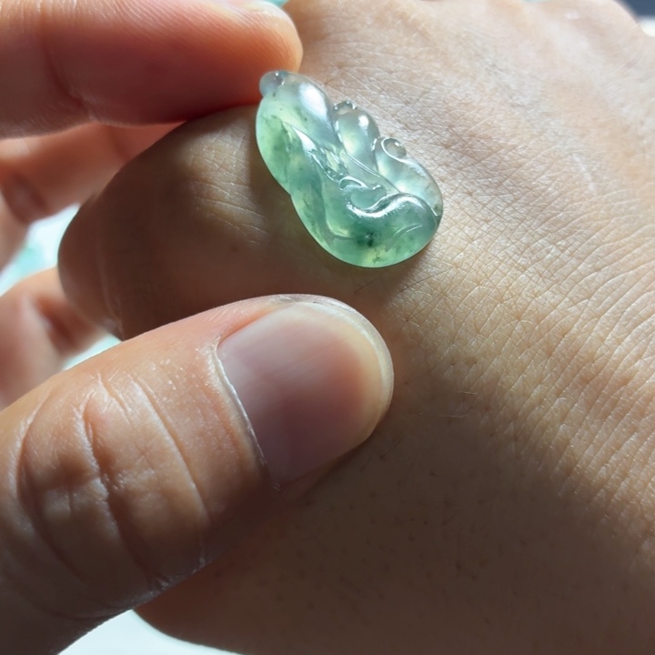 定制翡翠未镶嵌九尾狐