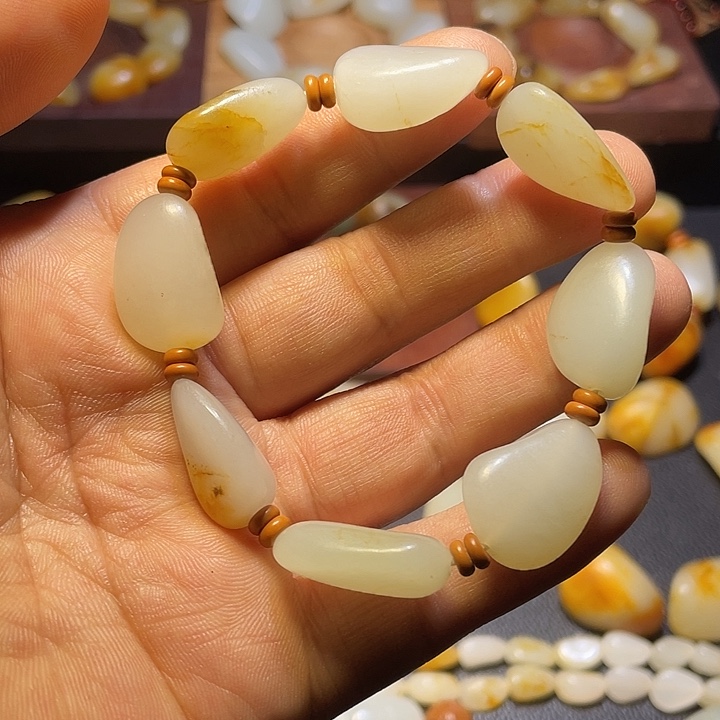 和田玉未镶嵌手链