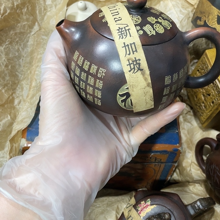 茶壶紫砂原矿泥料，纯手工制作的一把紫砂壶。