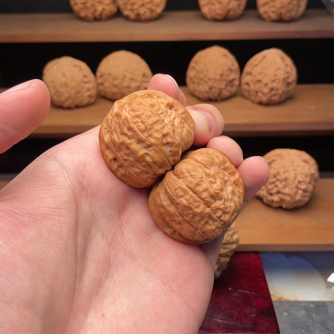 文玩核桃把件37.8圆润红皮精配小南瓜