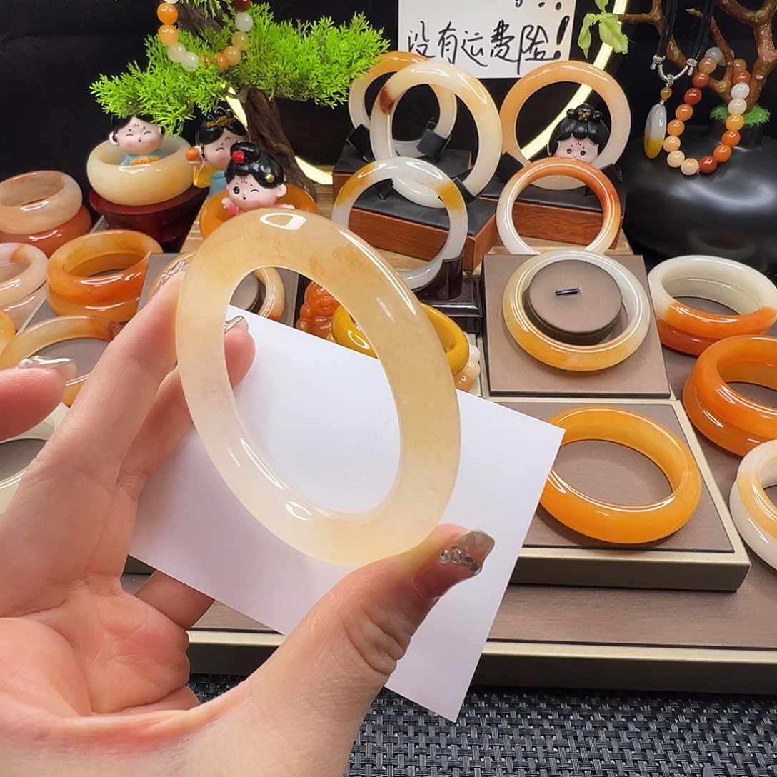 多***丽石英质玉（黄龙玉）未镶嵌手镯