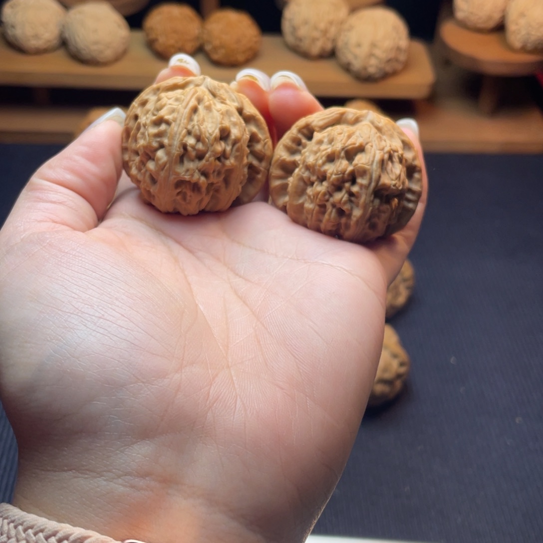 ****硕文玩核桃吊坠白狮子