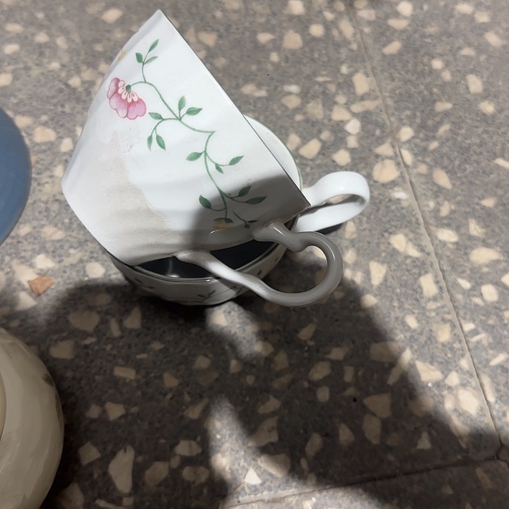 瓷片陶瓷盘子碗啥都有