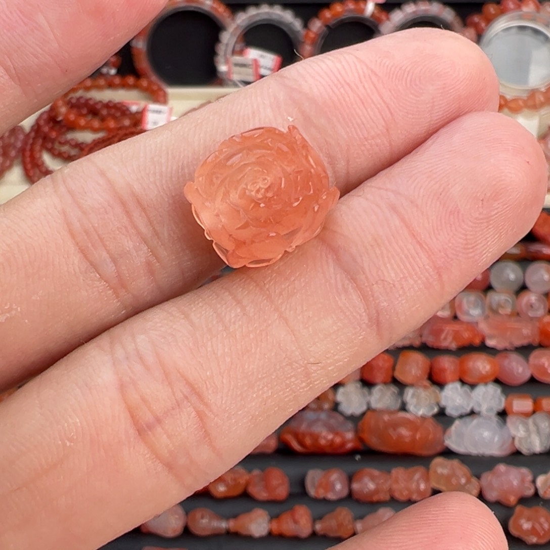 南红玛瑙未镶嵌颈饰牡丹花